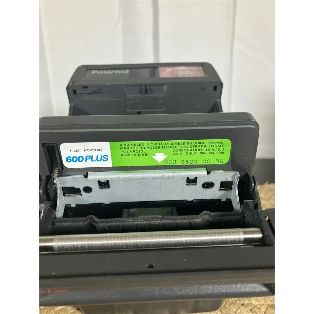 Polaroid 600 OneStep Close Up Instant Film Camera‎